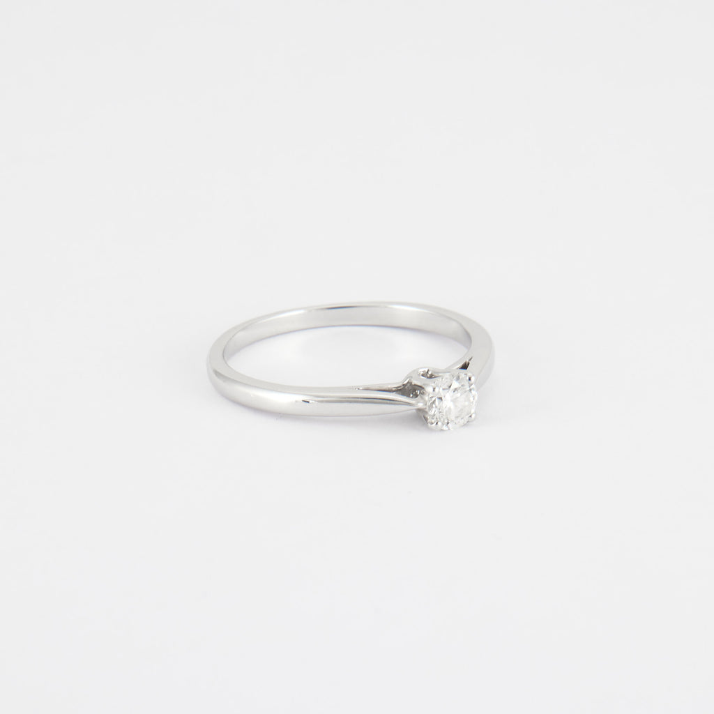 Solitaire diamant 0,20 carats en or blanc.