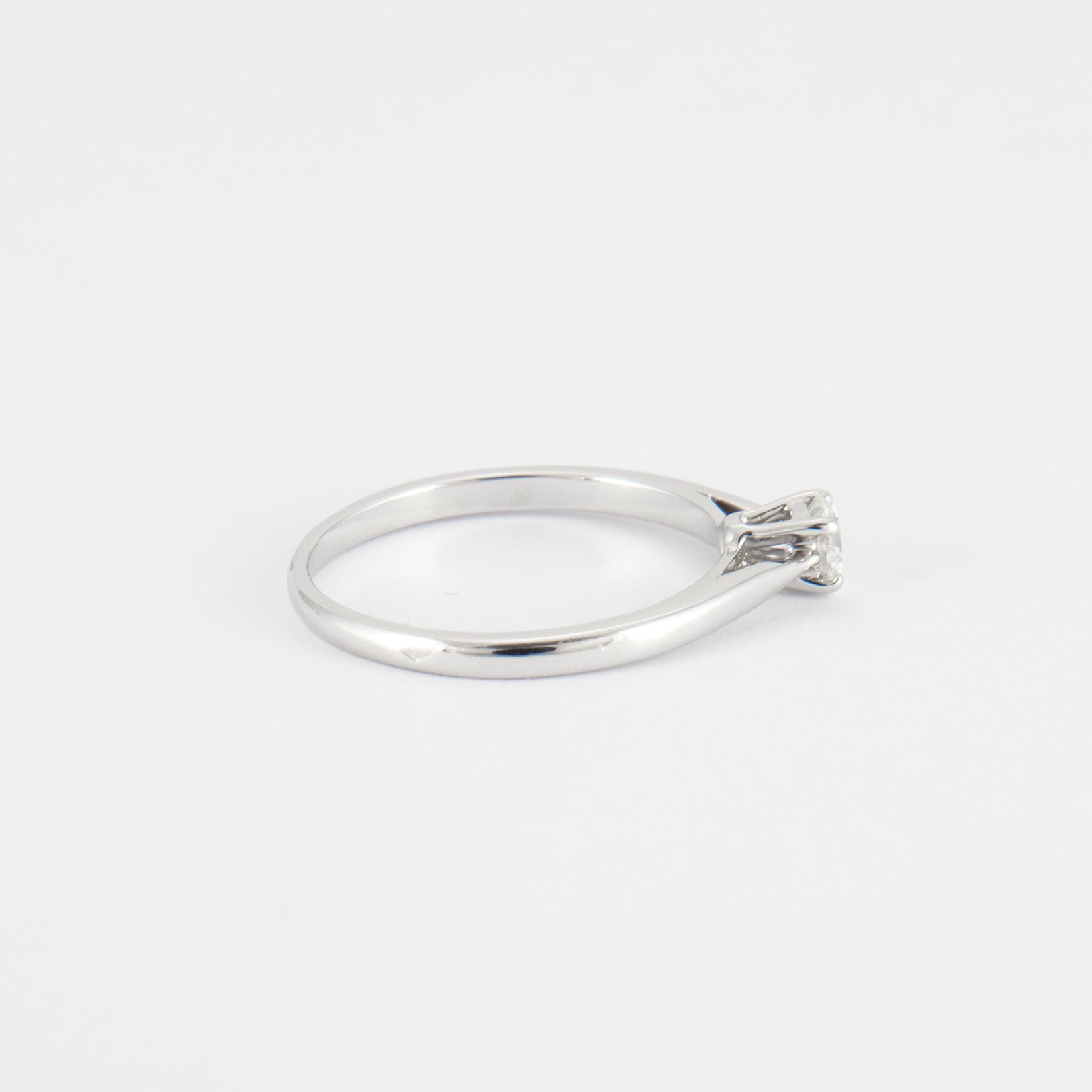Solitaire diamant 0,20 carats en or blanc.