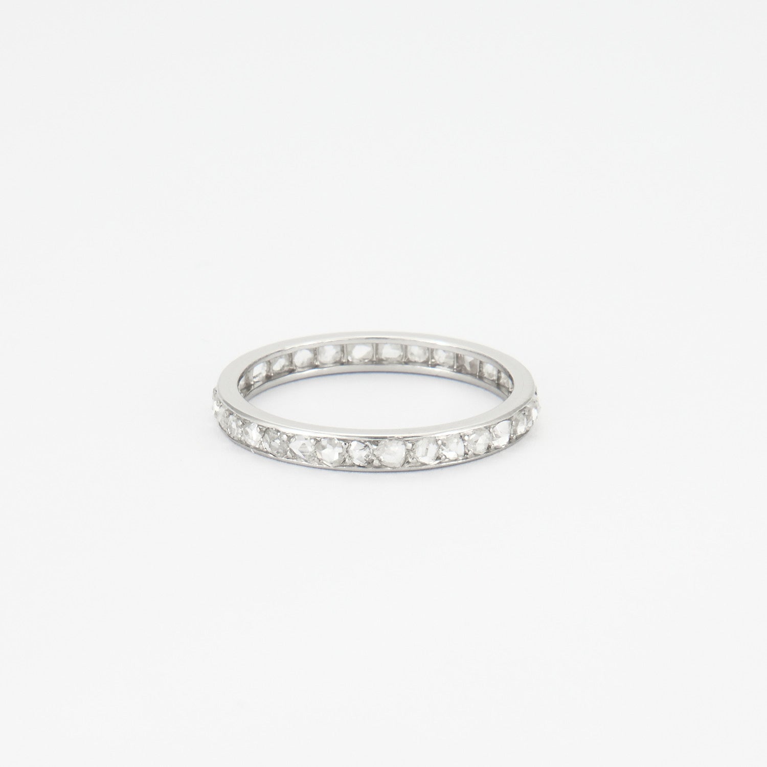 Alliance en diamants tailles roses.