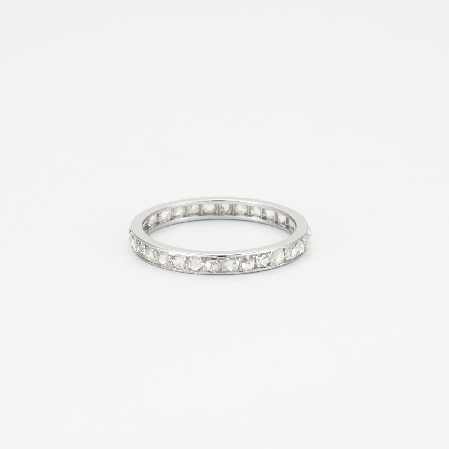 Alliance en diamants tailles roses.