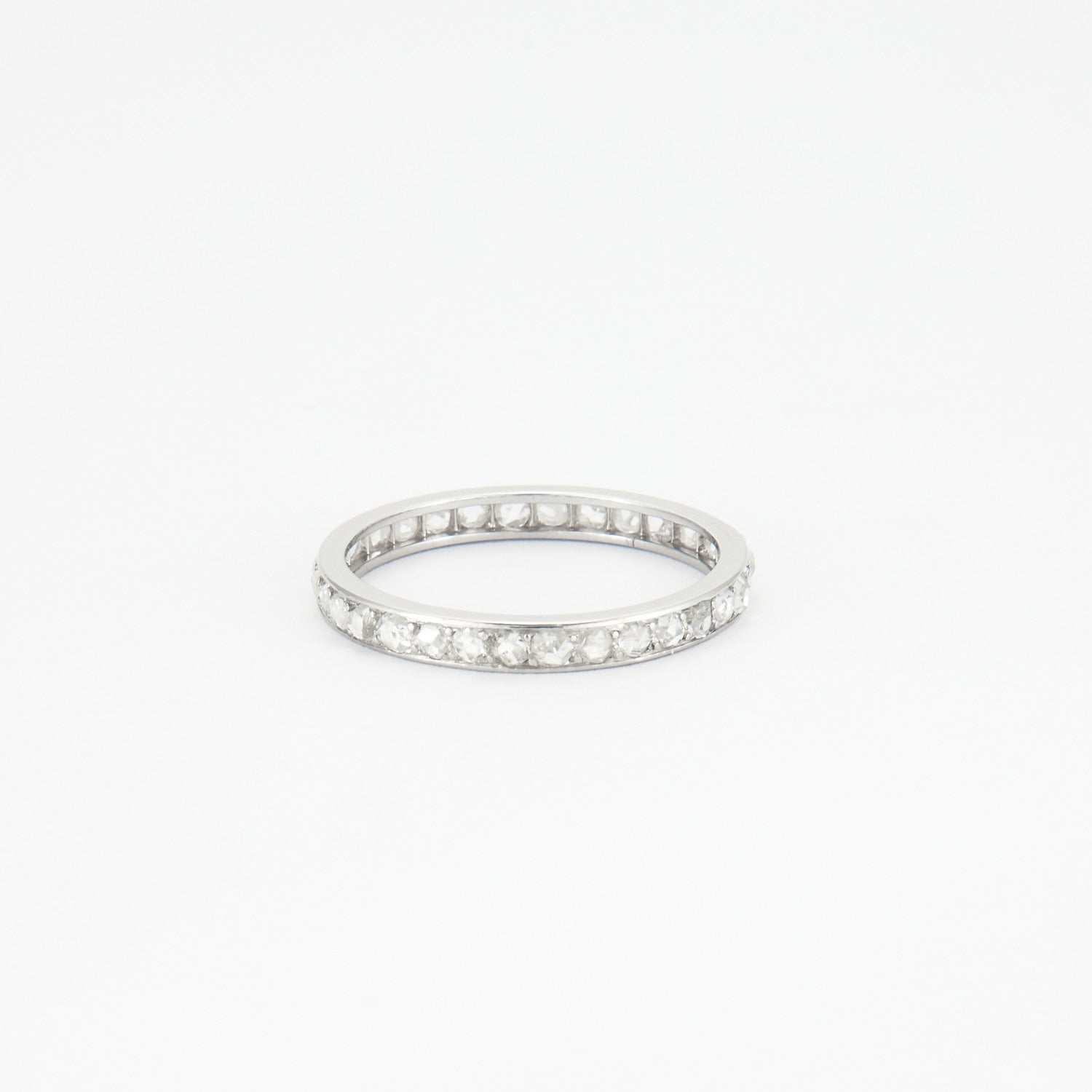 Alliance en diamants tailles roses.