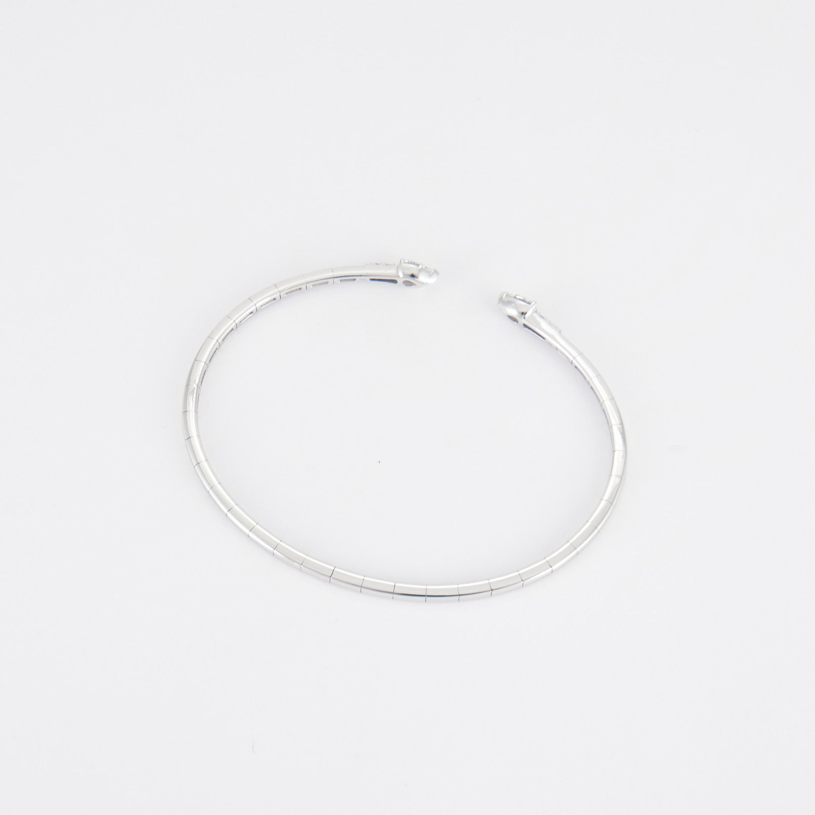 Bracelet jonc en or blanc et diamants poires