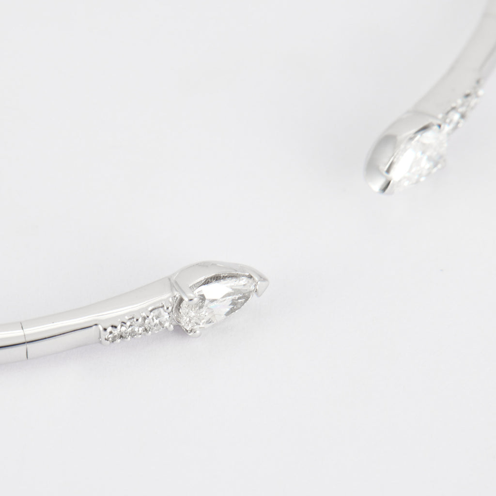 Bracelet jonc en or blanc et diamants poires