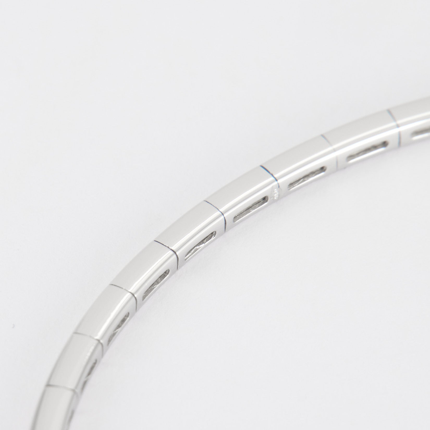 Bracelet jonc en or blanc et diamants poires