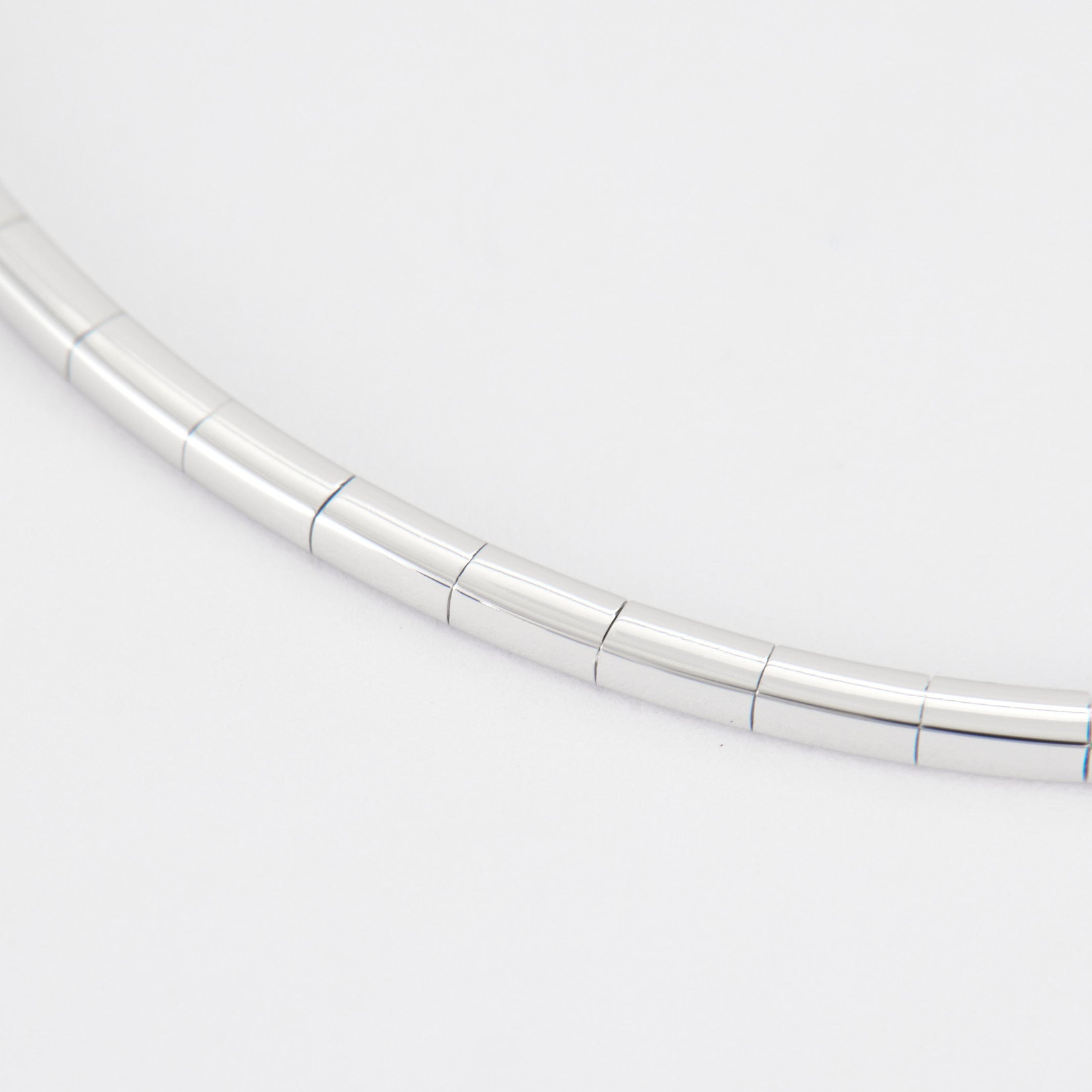 Bracelet jonc en or blanc et diamants poires