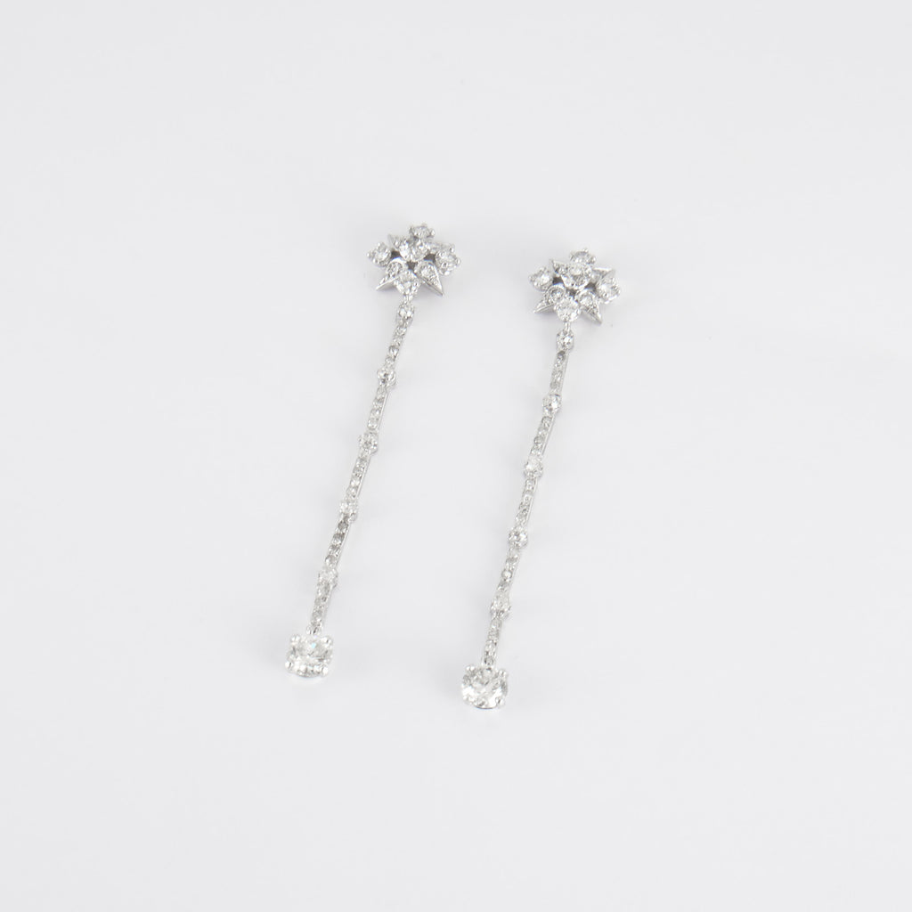 Boucles d'oreilles pendantes, or blanc et diamants