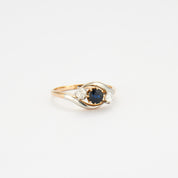 Bague trilogie saphir et diamants.