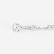 Boucles d'oreilles pendantes, or blanc et diamants