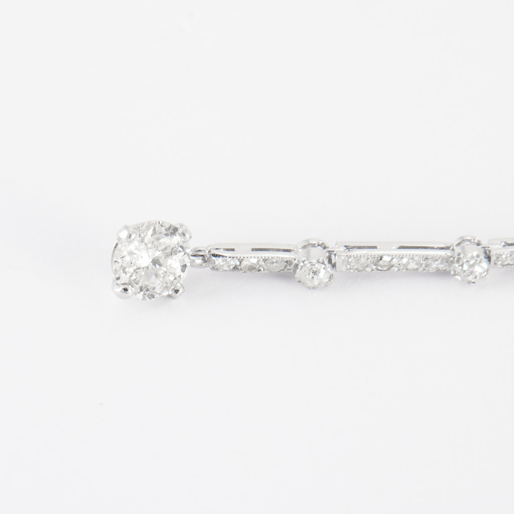 Boucles d'oreilles pendantes, or blanc et diamants