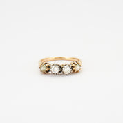 Bague en or jaune, diamants et perles.
