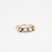 Bague en or jaune, diamants et perles.