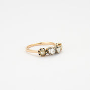 Bague en or jaune, diamants et perles.