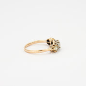 Bague en or jaune, diamants et perles.