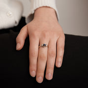 Bague trilogie saphir et diamants.