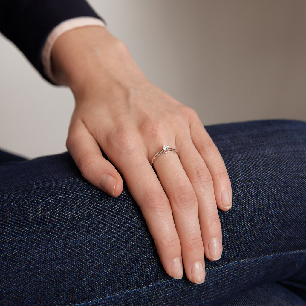 Solitaire diamant 0,20 carats en or blanc.