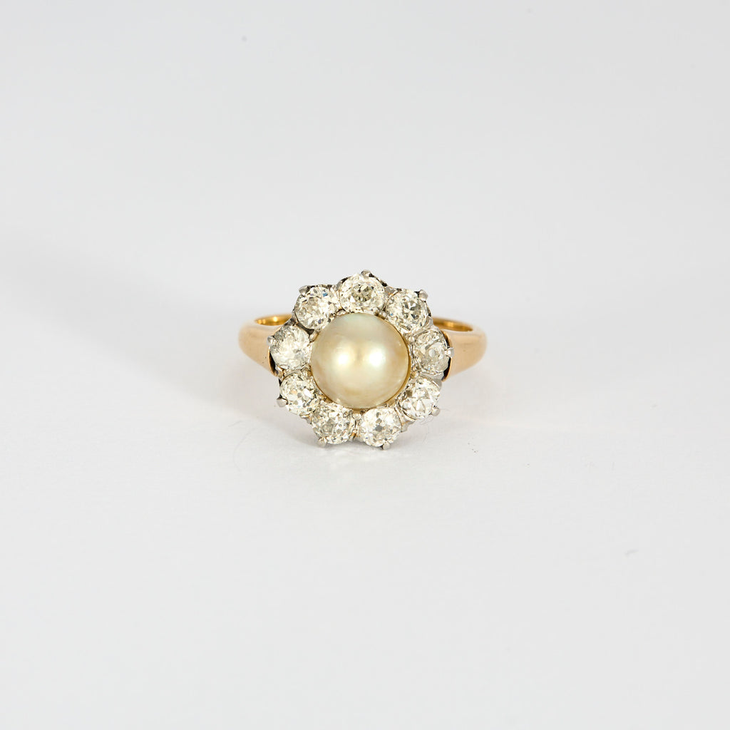 Bague marguerite en or jaune diamants et centre perle.
