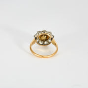 Bague marguerite en or jaune diamants et centre perle.