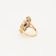 Bague style "Art Deco" en or jaune, platine, diamants et centre rubis