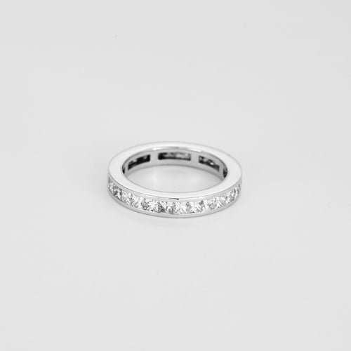 Alliance diamants princesses tour complet 3 carats en or blanc.