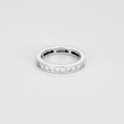 Alliance diamants princesses tour complet 3 carats en or blanc.