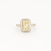 Bague style "Art Deco" en or blanc, saphir jaune et diamants.