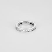 Alliance diamants princesses tour complet 3 carats en or blanc.