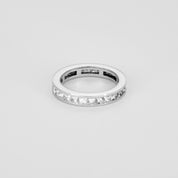 Alliance diamants princesses tour complet 3 carats en or blanc.