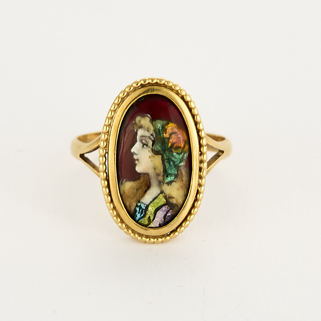 Bague ancienne avec émail de limoges en or jaune.