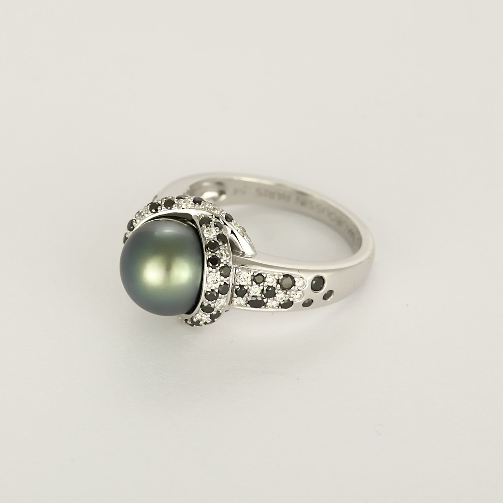 Bague Mauboussin "Caviar Mon Amour" en or blanc, diamants et perle de Tahiti