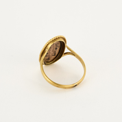 Bague ancienne avec émail de limoges en or jaune.