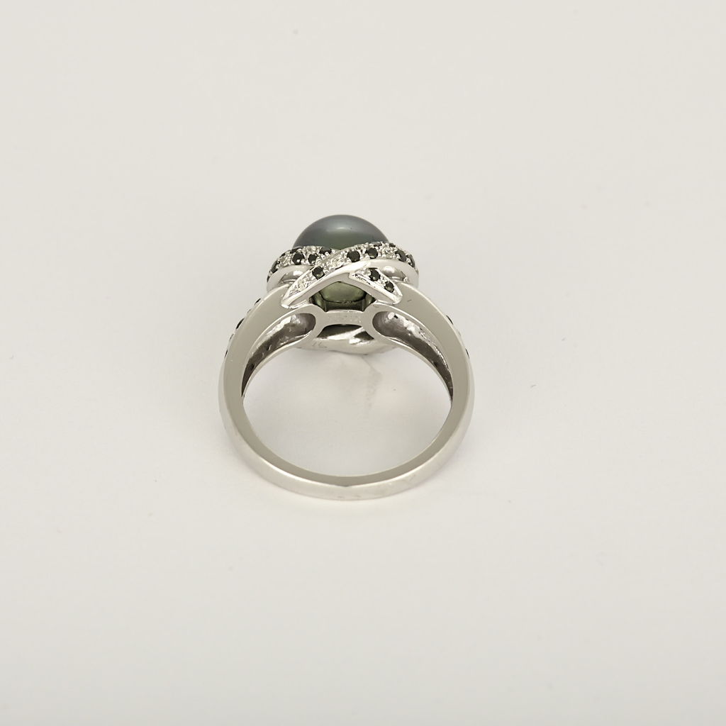 Bague Mauboussin "Caviar Mon Amour" en or blanc, diamants et perle de Tahiti