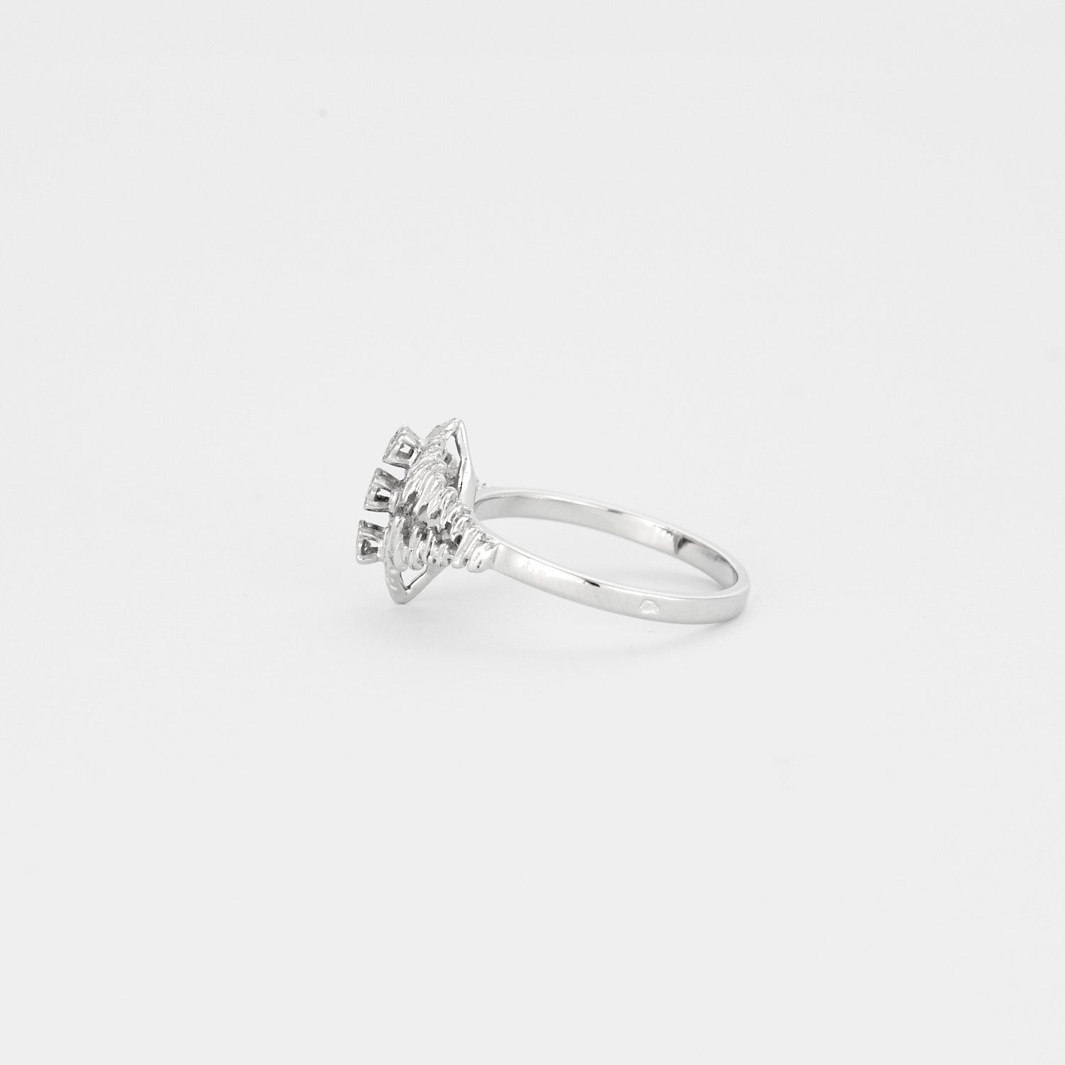 Bague en or blanc sertie de 3 diamants
