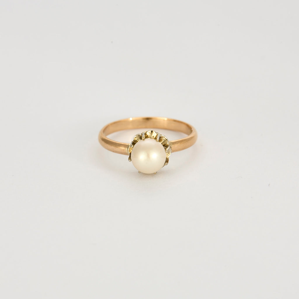 Solitaire en or rose et perle de 6,3mm.