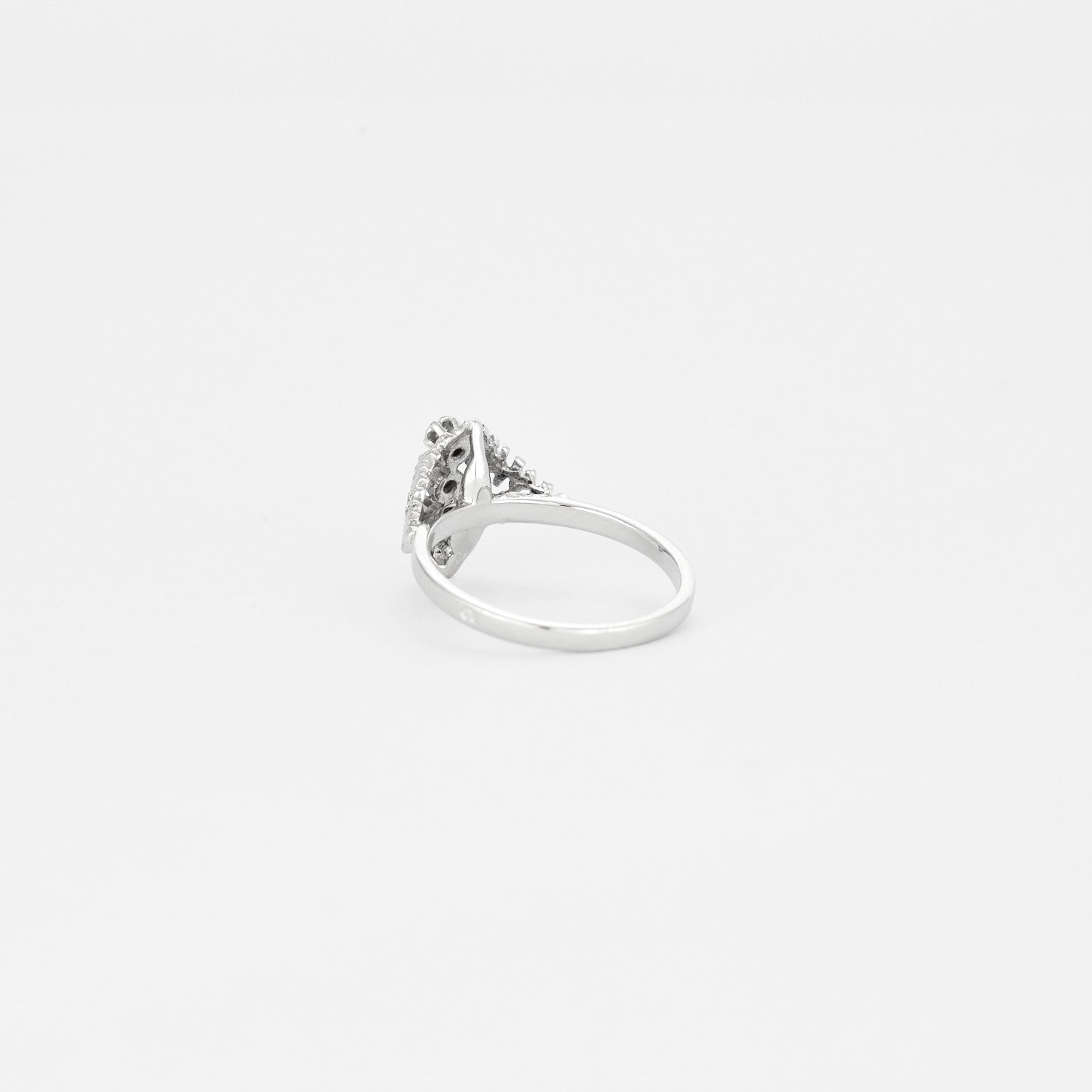 Bague en or blanc sertie de 3 diamants