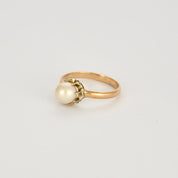 Solitaire en or rose et perle de 6,3mm.