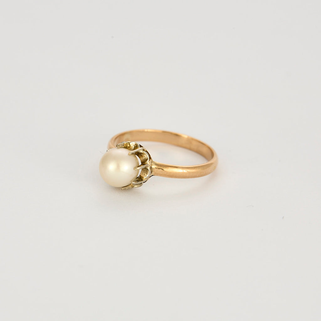 Solitaire en or rose et perle de 6,3mm.
