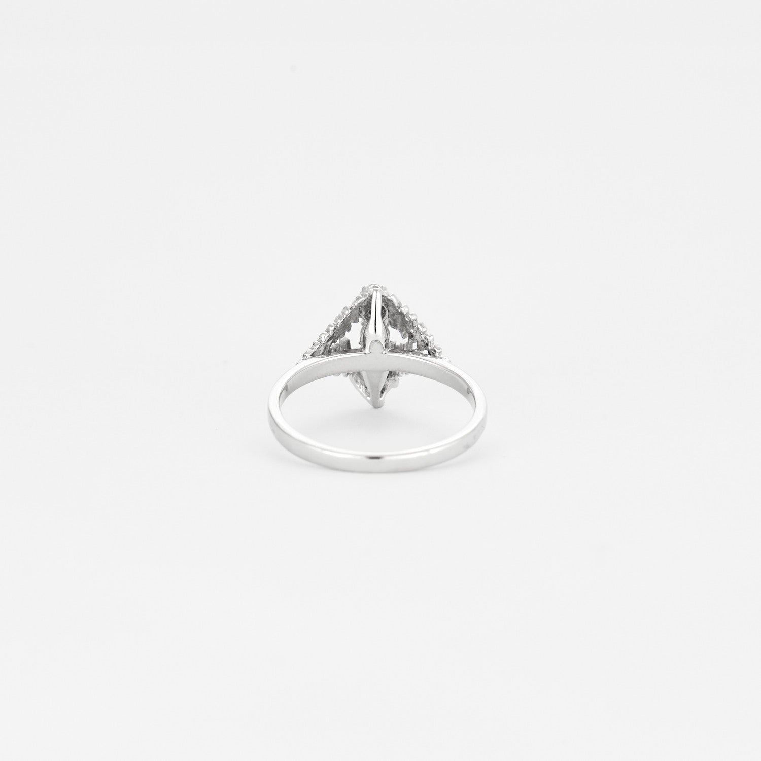 Bague en or blanc sertie de 3 diamants