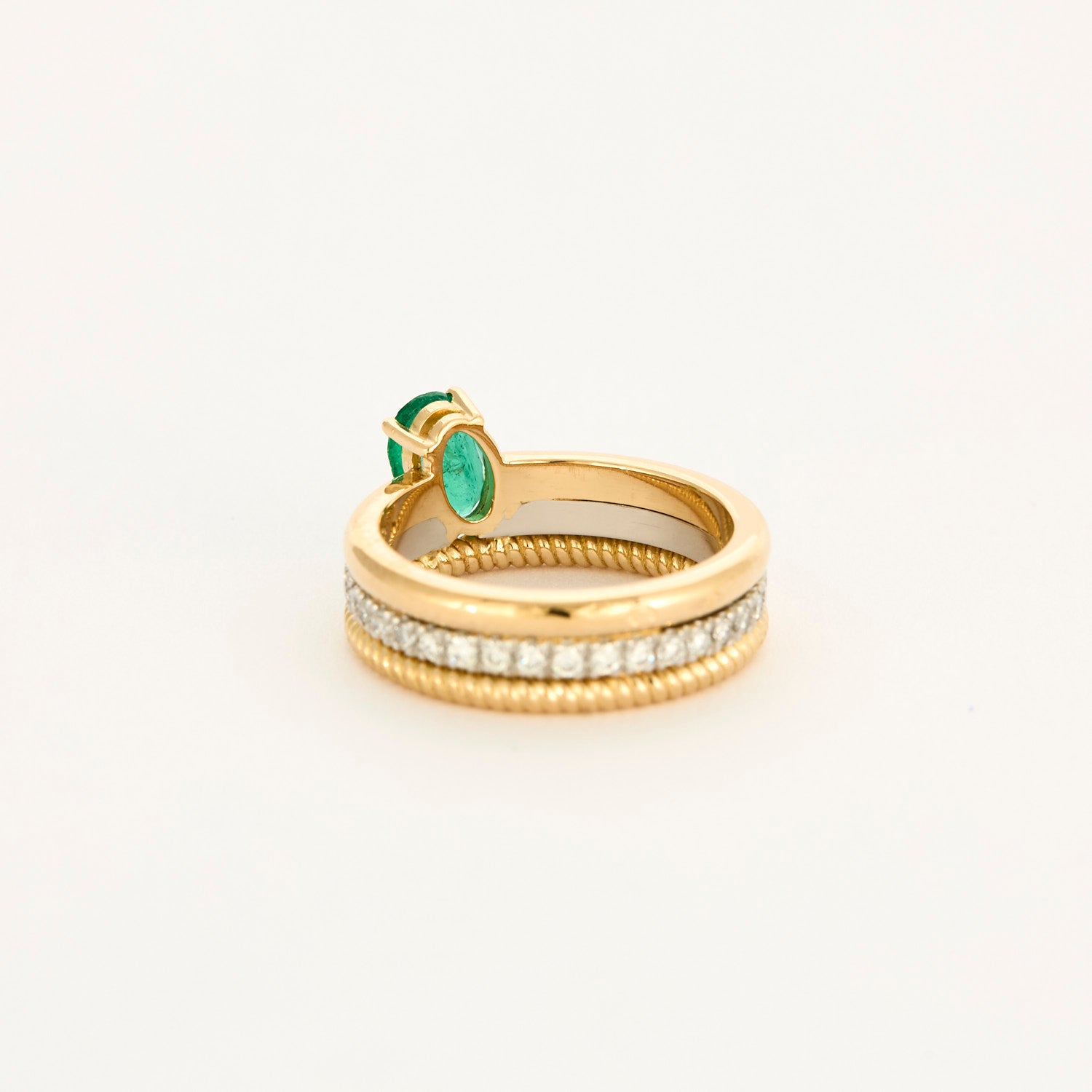 Bague multi-anneaux 3 rangs émeraude.