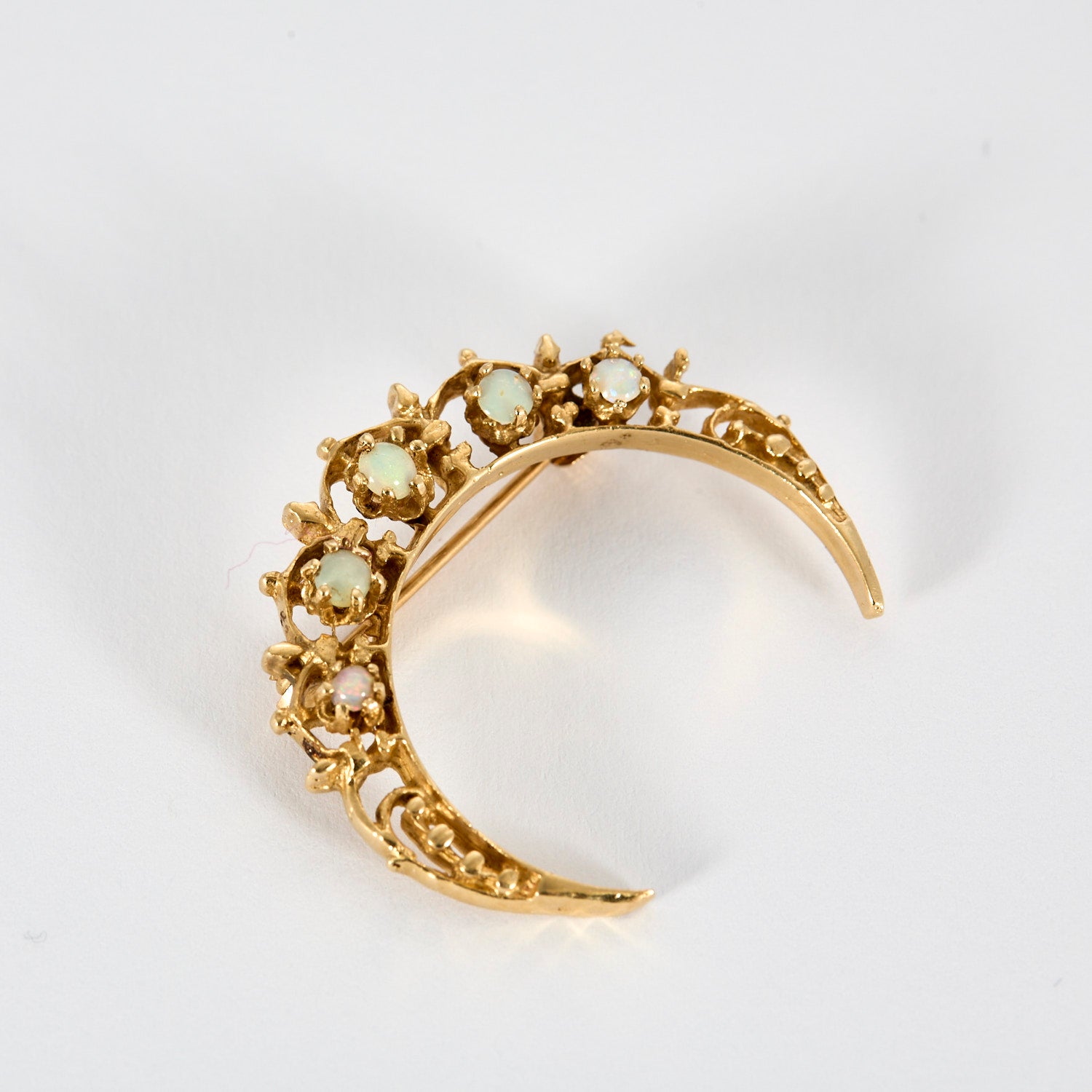 Broche  Lune or jaune et opales