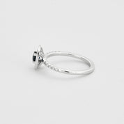 Bague diamants et centre saphir.