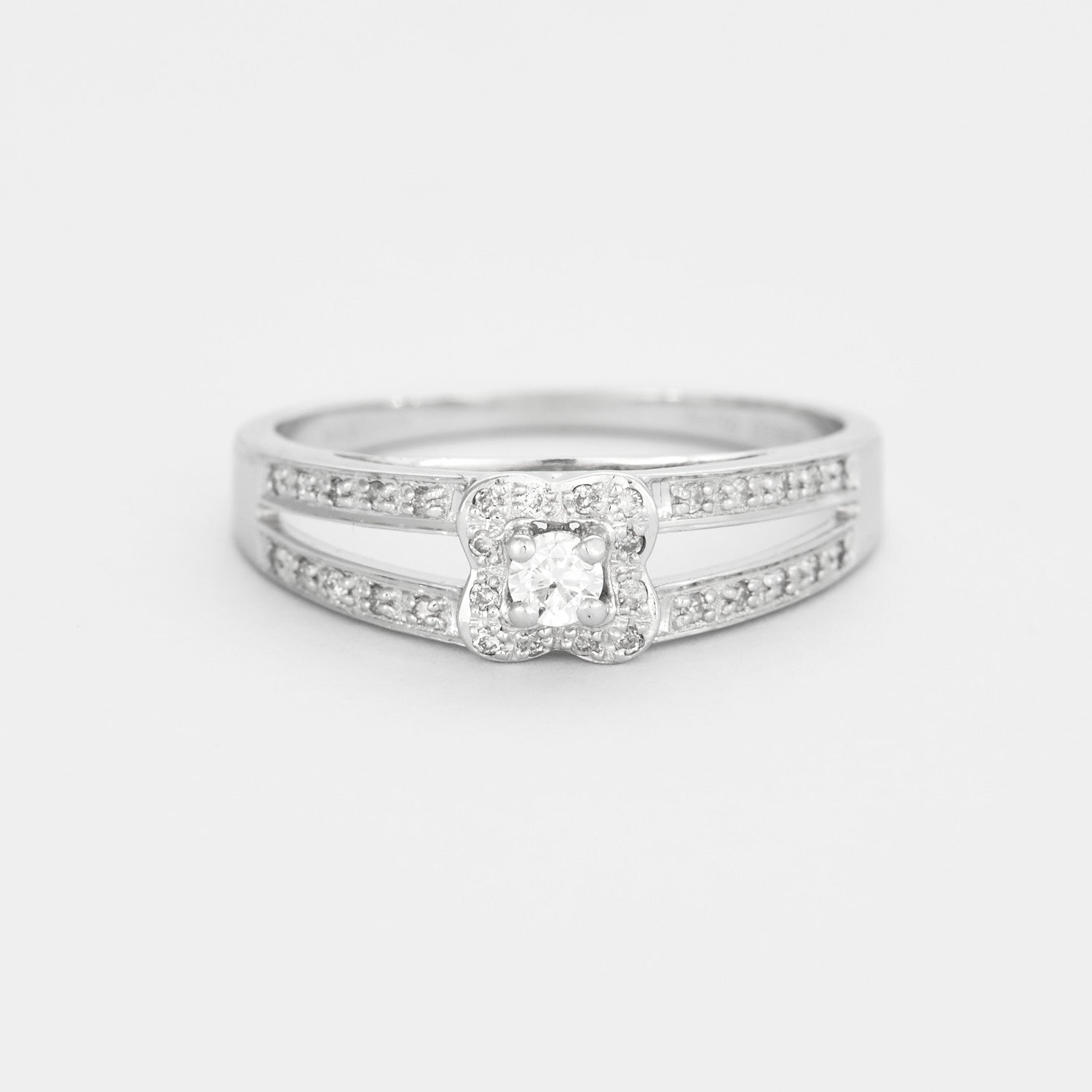 Solitaire Mauboussin "Chance of love No1" en or blanc et diamants