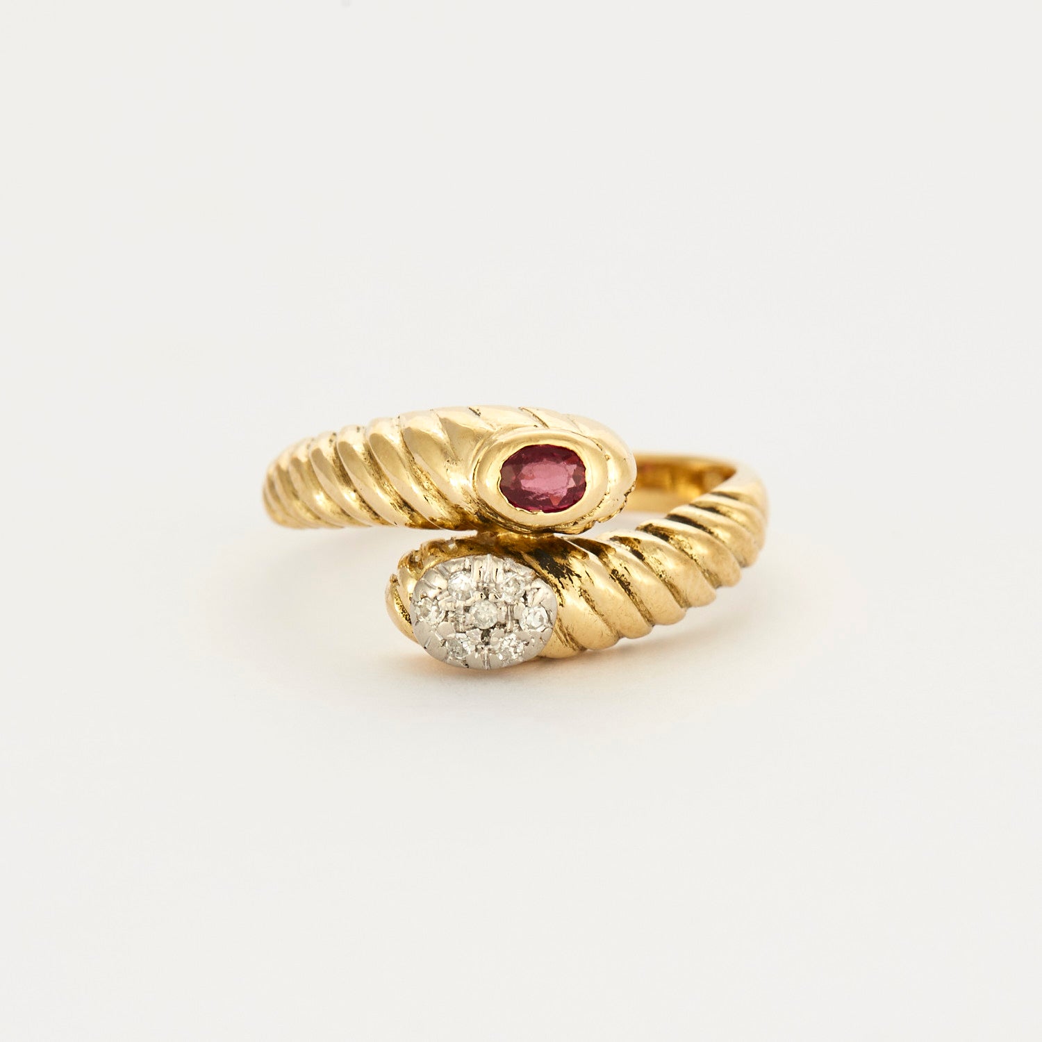 Bague Toi & Moi en or jaune, rubis et diamants