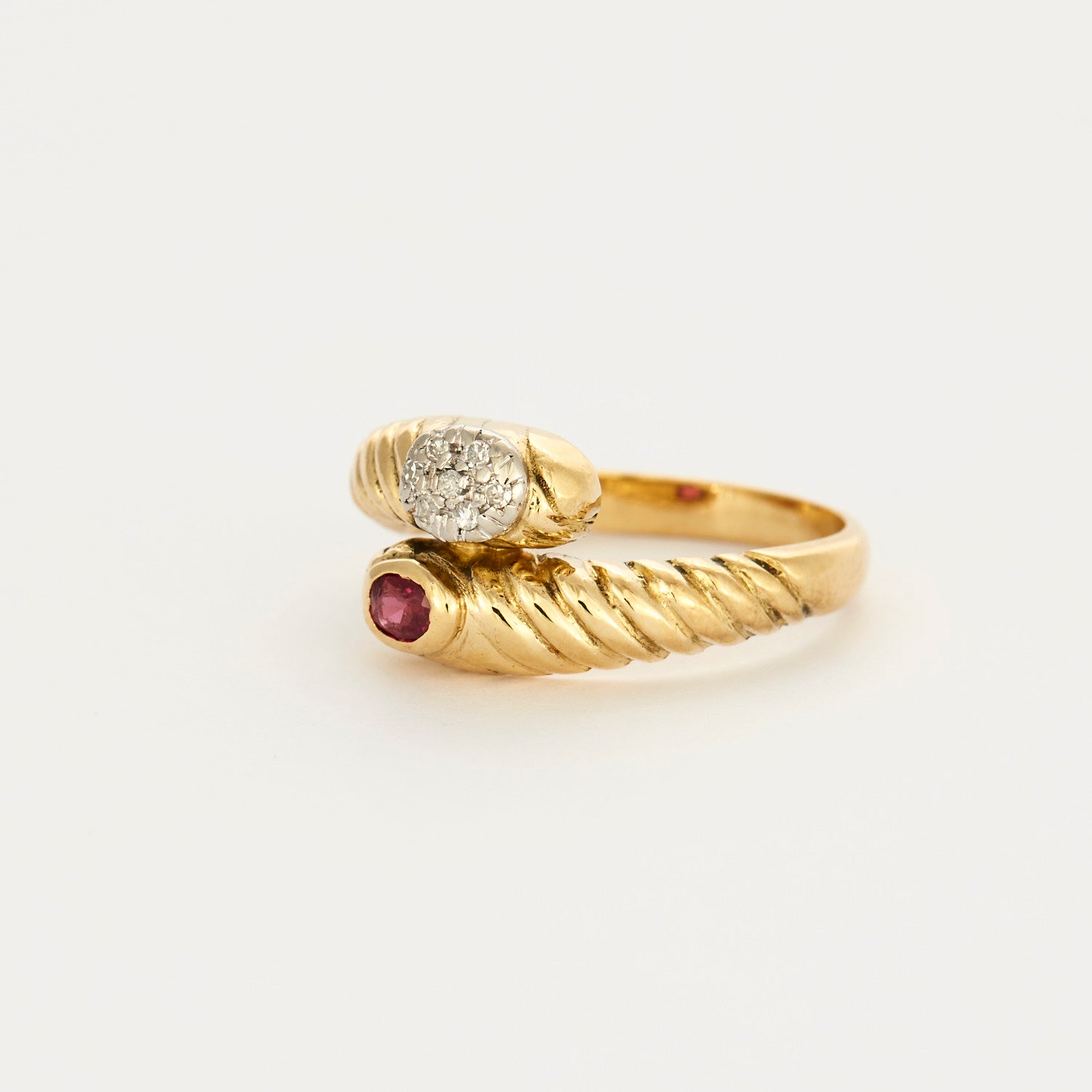 Bague Toi & Moi en or jaune, rubis et diamants