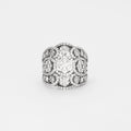 Bague style année 30 en or blanc et diamants.