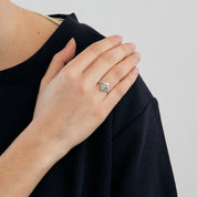 Bague en or blanc sertie de 3 diamants