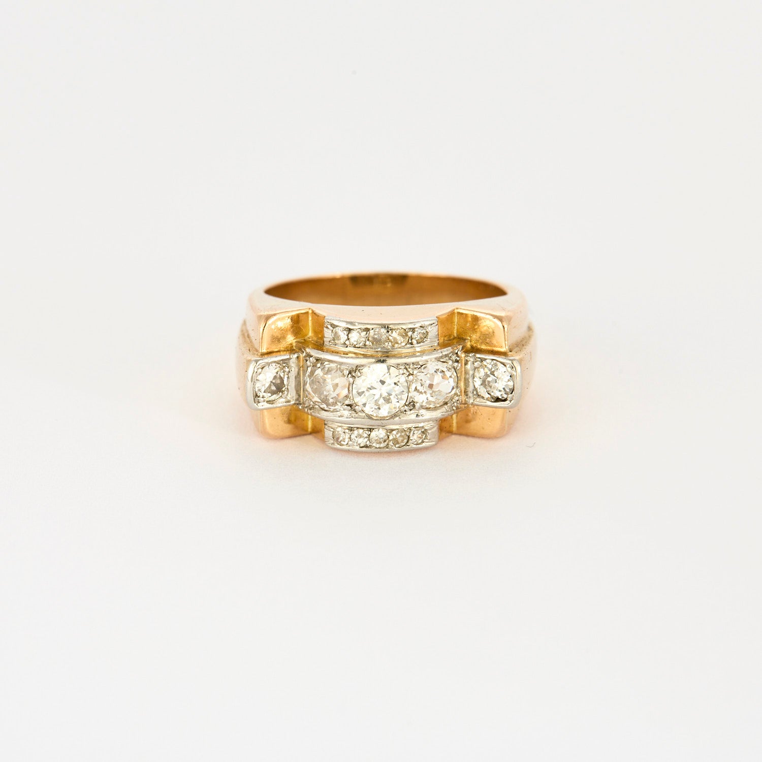 Bague Tank en or jaune et diamants.