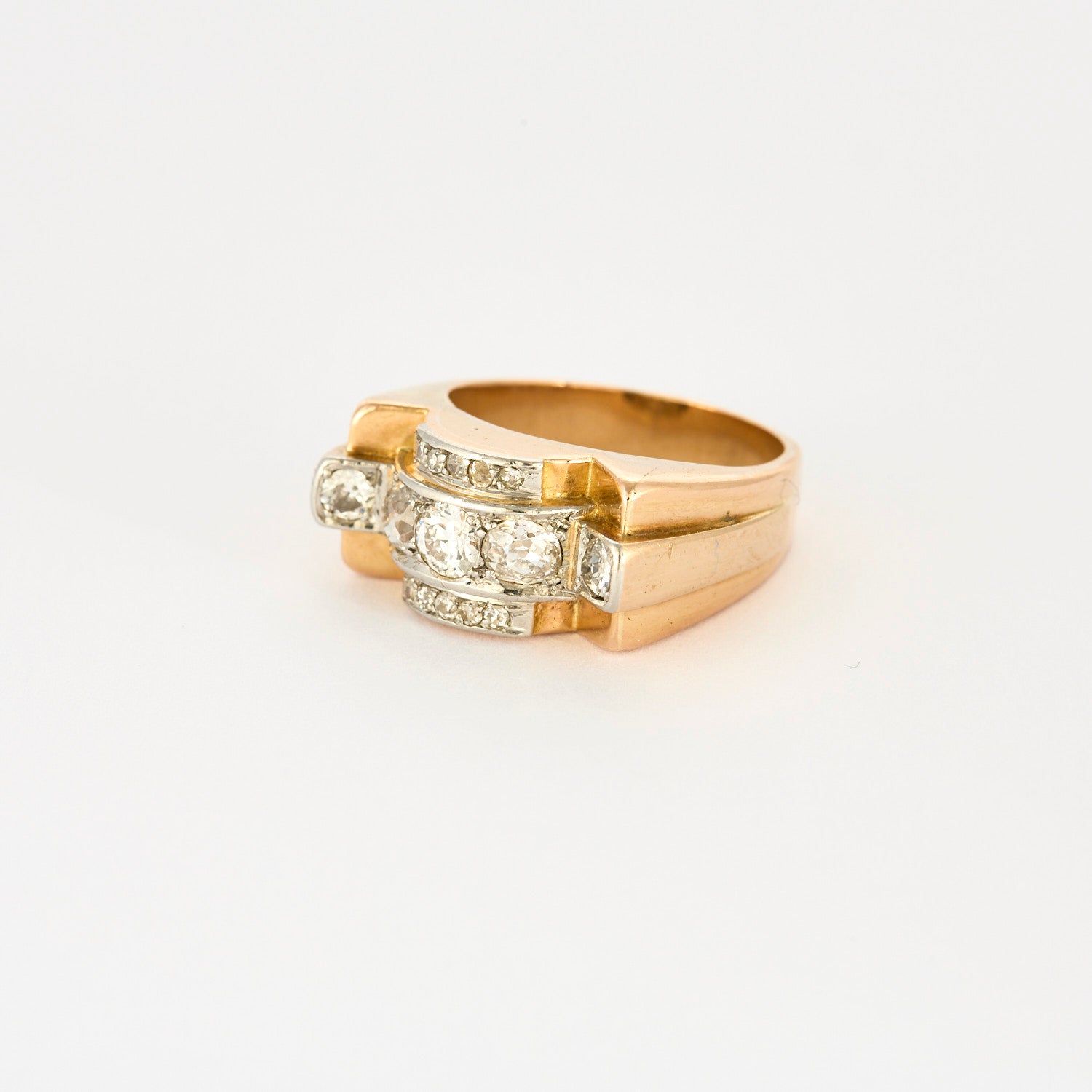Bague Tank en or jaune et diamants.