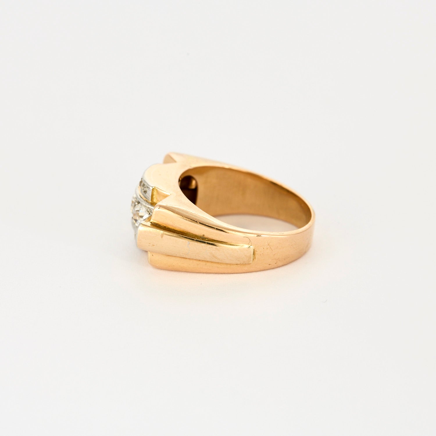 Bague Tank en or jaune et diamants.