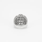 Bague style année 30 en or blanc et diamants.