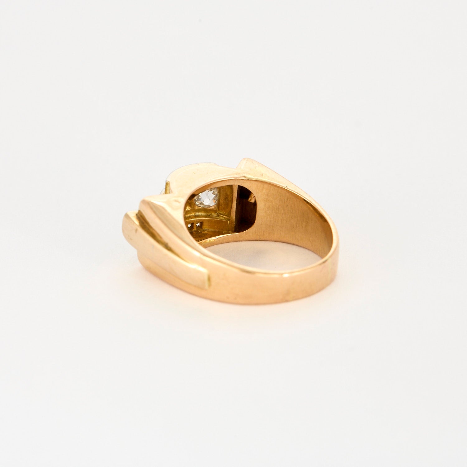 Bague Tank en or jaune et diamants.